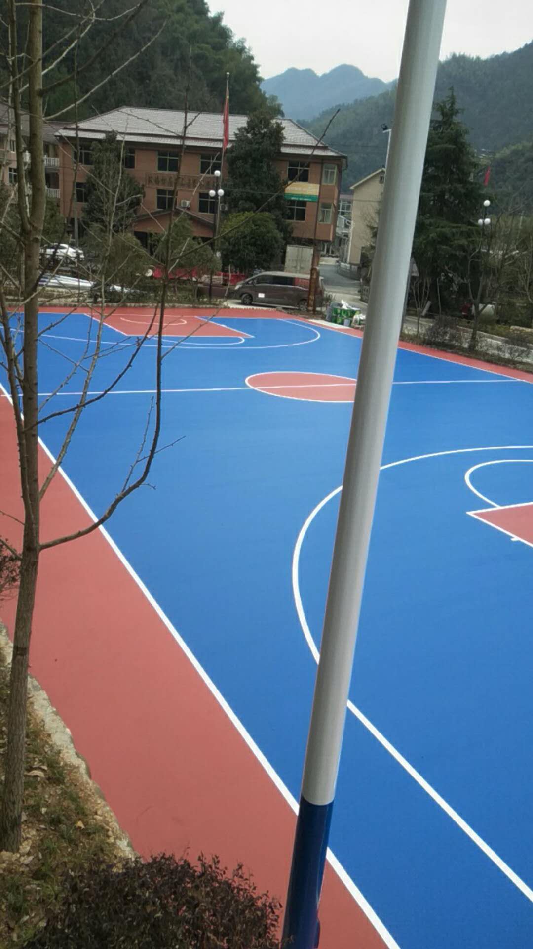 桐庐新民村篮球场完工